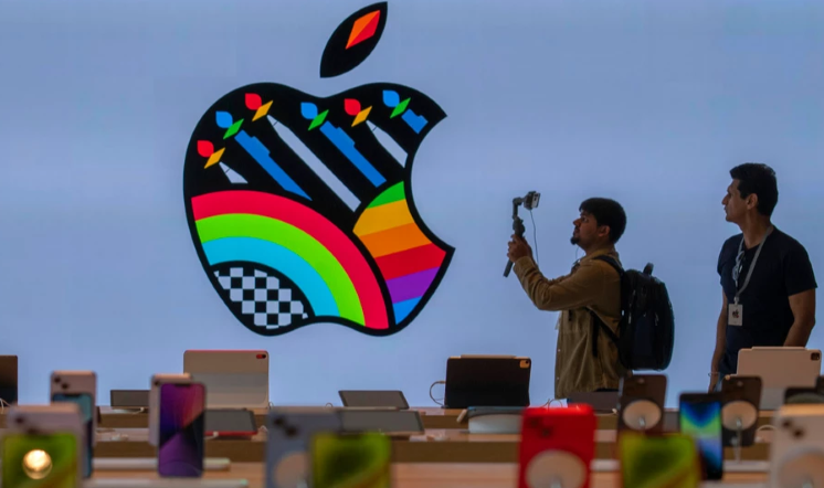 Apple Inc bets big on India as it opens first flagship store